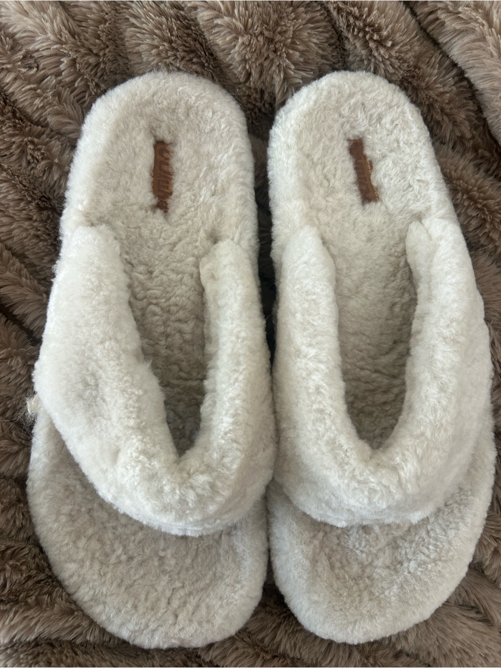 Olu Kai Plush Cream wool shearling Women's Slip-On Slippers